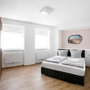 Sunlit Garden & Mountain Apartment Garmisch-Partenkirchen